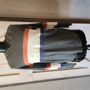 Grayish Blue l/s hooded thermal with lace accent across the middle size medium